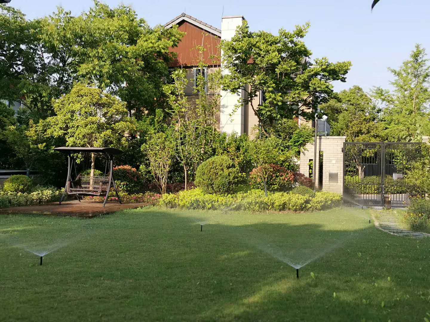  The Design And Installation of The Automatic Irrigation System for Villa Family Gardening 